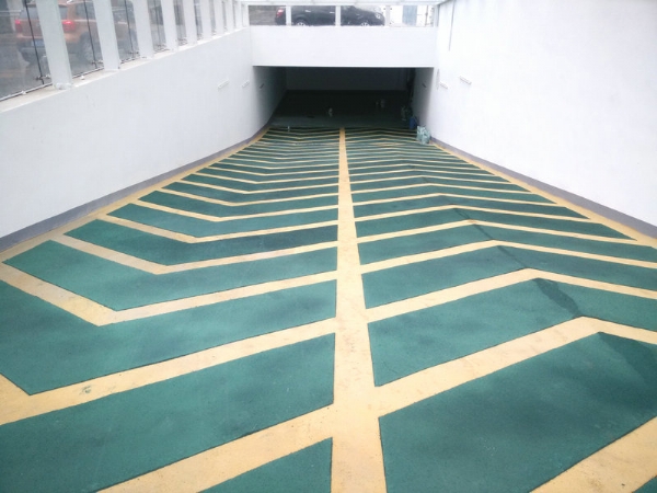 施工中環氧樹脂地坪涂裝存在的問題，新天地漆業幫你解答